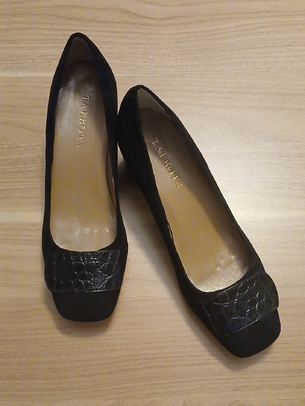 Talbots Black Suede Flats with Croc-Textured Vamp in Size 7B
